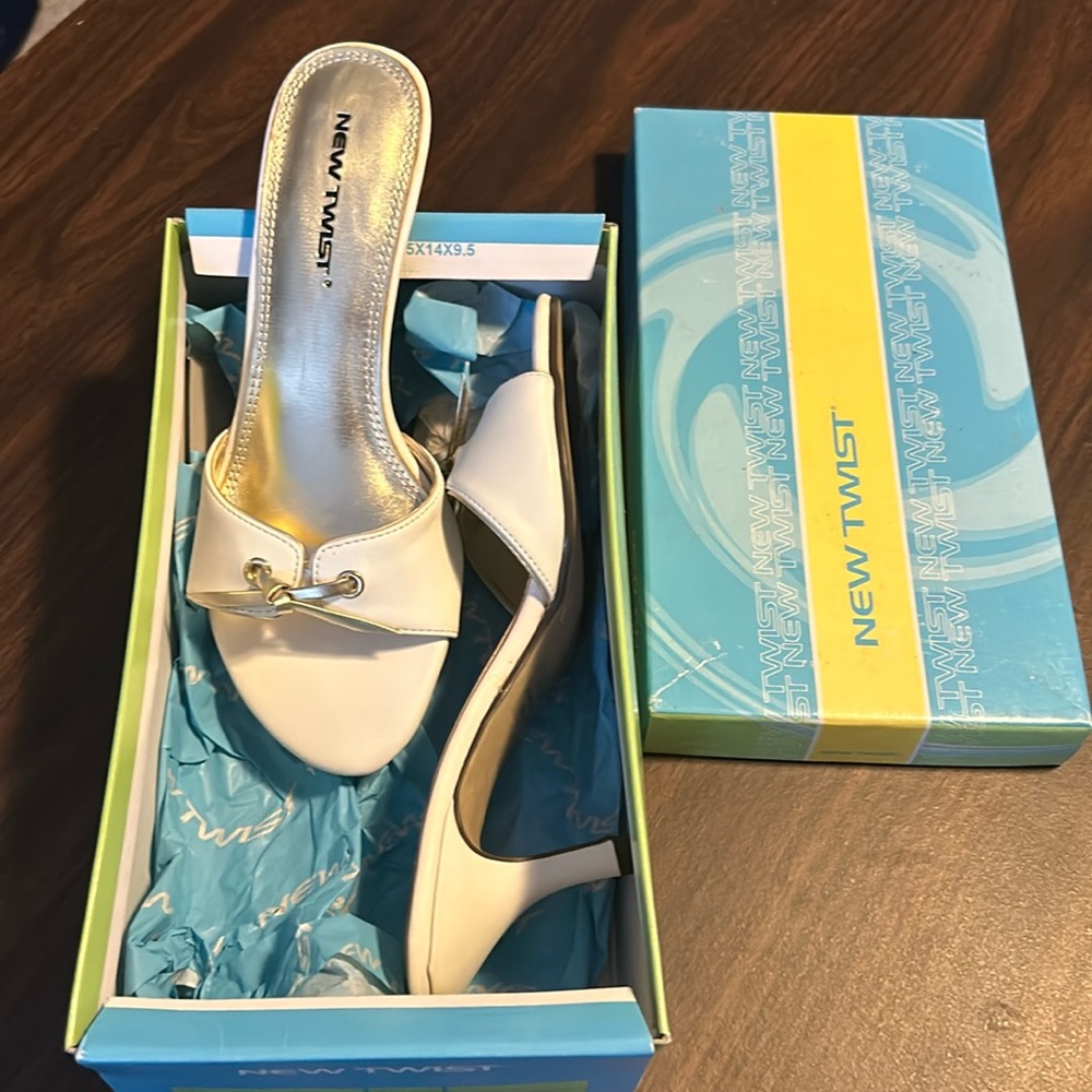 Lanai white size 6.5 dressy sandal with heel